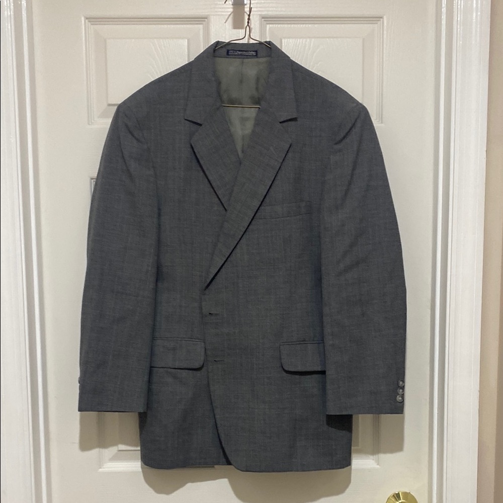 Gray Sport Coat with Notch Lapel and Padded Shoulders